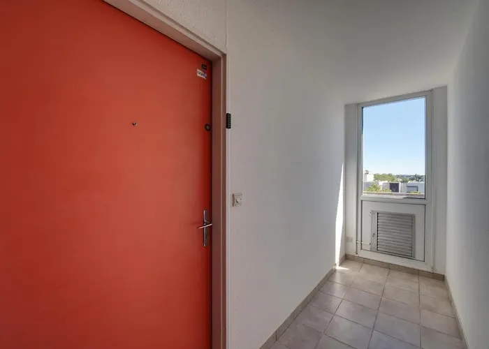 La Palm Yourhosthelper Nîmes