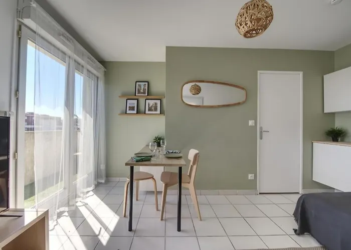 La Palm Yourhosthelper Nîmes